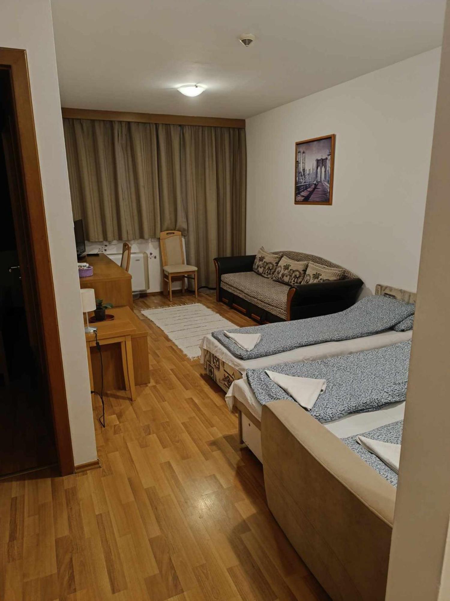 Oazis Wellness Apartman2 Hajduszoboszlo Room photo